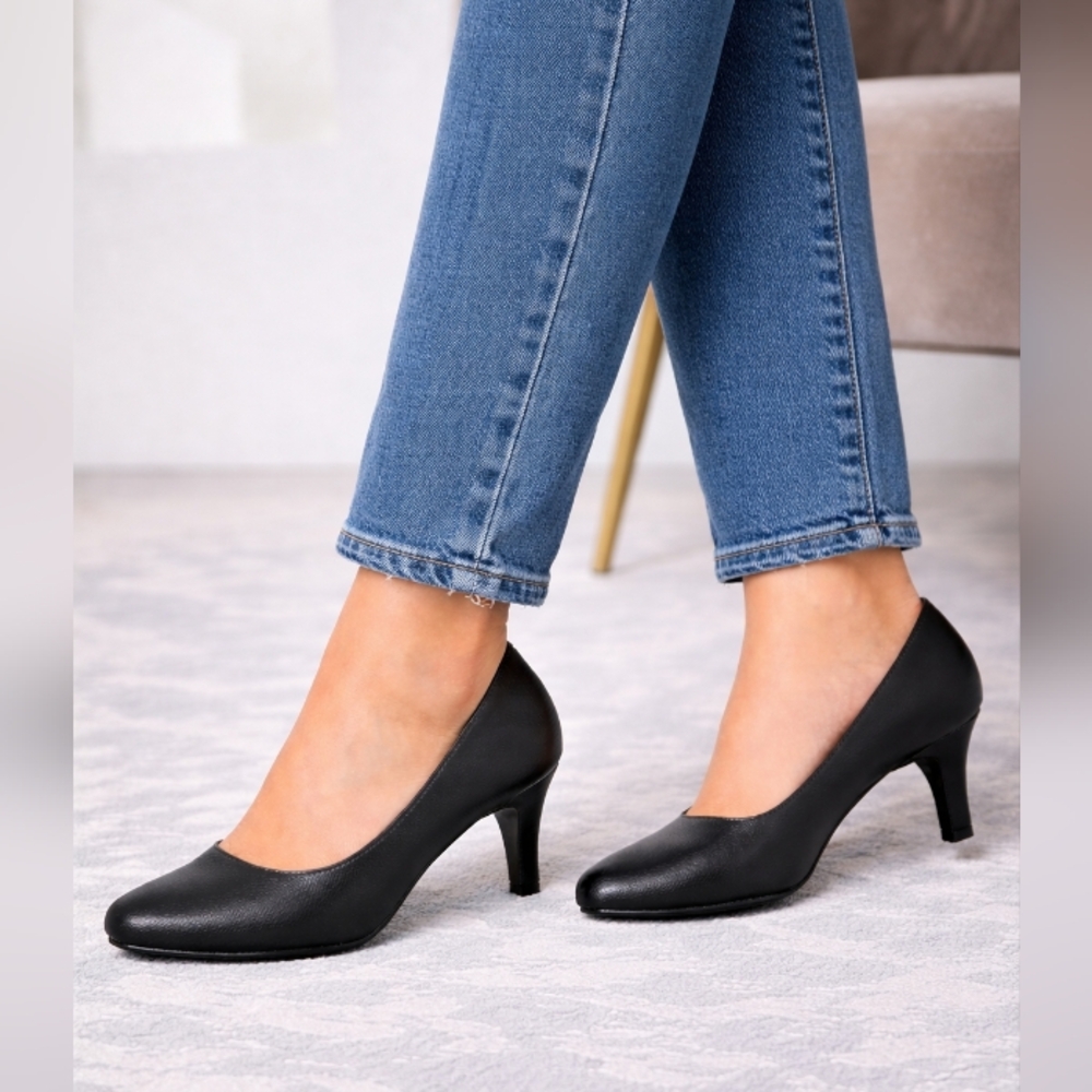 NWT.Clarks Black Mid-Heel Classic Pumps for Women